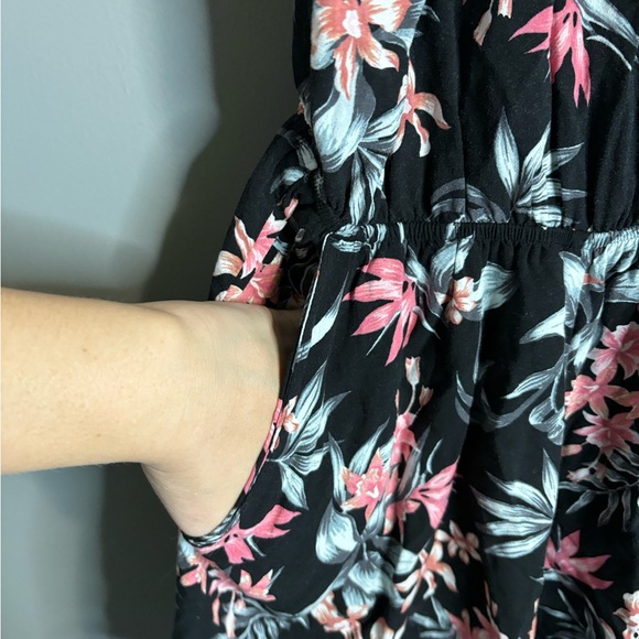 Divided Size 6, Black/Pink Floral  V Neck Playsuit Romper, adjustable straps - Picture 6 of 8